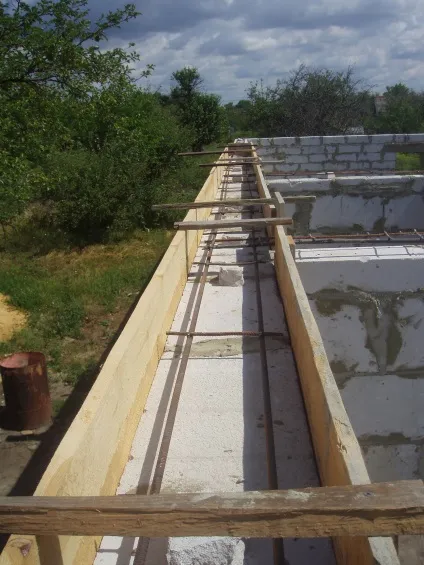 Армопояс на газобетоні як зробити, закріпити і чи потрібен (газобетон) Армопояс на газобетоні як зробити, закріпити і чи потрібен