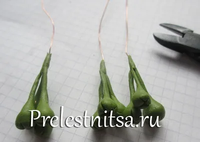 Біла гортензія з холодного фарфору (діаметром приблизно надягаємо) Біла гортензія з холодного фарфору