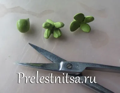 Біла гортензія з холодного фарфору (діаметром приблизно надягаємо) Біла гортензія з холодного фарфору