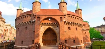 Барбакан в Кракові - типове фортифікаційна споруда xv-го століття - planet of hotels (століття) Барбакан в Кракові - типове фортифікаційна споруда xv-го століття - planet of hotels