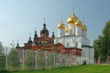 Чим відрізняється монастир від церкви (церкви) Чим відрізняється монастир від церкви