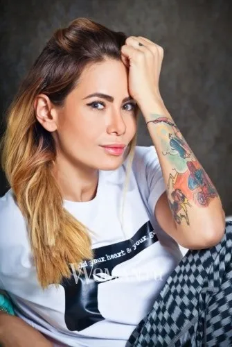 Що в косметичці у айзи Долматова (bobbi brown) Що в косметичці у айзи Долматова