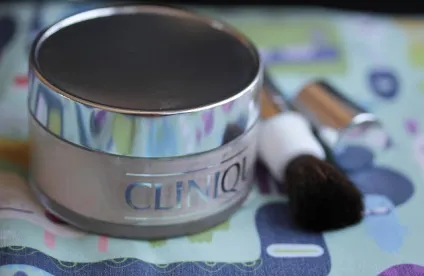 Clinique - blended face powder and brush - 08 (blended) Clinique - blended face powder and brush - 08