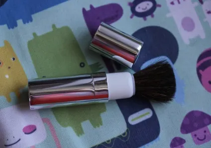 Clinique - blended face powder and brush - 08 (powder) Clinique - blended face powder and brush - 08