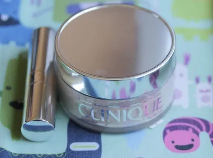 Clinique - blended face powder and brush - 08 (blended) Clinique - blended face powder and brush - 08