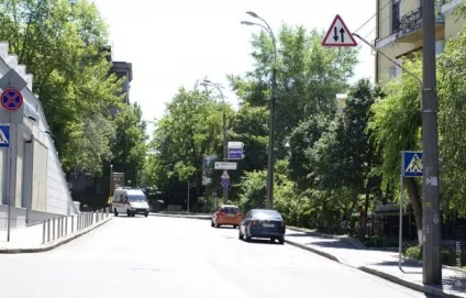 Дорожній знак двосторонній рух (дороги одностороннім рухом) Дорожній знак двосторонній рух
