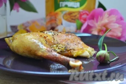 Домашня курка в рукаві в духовці - рецепт з фото