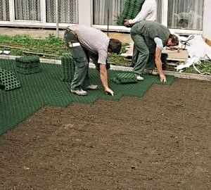 Екопарковка своїми руками на дачі як самостійно зробити укладку газонної решітки для паркування