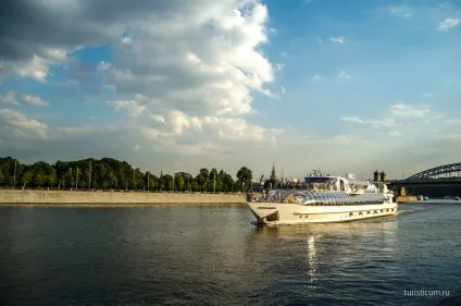Екскурсія по москві-річці або річкова прогулянка на теплоході (причалу «Київський вокзал») Екскурсія по москві-річці або річкова прогулянка на теплоході