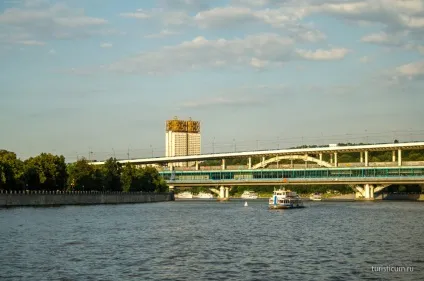 Екскурсія по москві-річці або річкова прогулянка на теплоході (причалу «Київський вокзал») Екскурсія по москві-річці або річкова прогулянка на теплоході