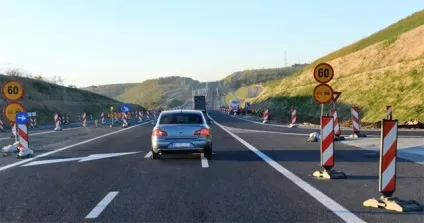 На що орієнтуватися, якщо дорожні знаки та розмітка суперечать один одному (орієнтуватися) На що орієнтуватися, якщо дорожні знаки та розмітка суперечать один одному