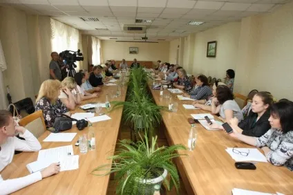 Початок навчального року переносити не будуть, тижневик - вечірній Сніжне (новини) Початок навчального року переносити не будуть, тижневик - вечірній Сніжне
