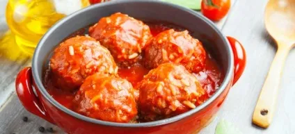 Їжачки в духовці з підливою - рецепти з фаршу з рисом або гречкою, в сметанному і томатному соусі (фаршу) Їжачки в духовці з підливою - рецепти з фаршу з рисом або гречкою, в сметанному і томатному соусі
