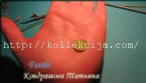Фіалка з полімерної глини