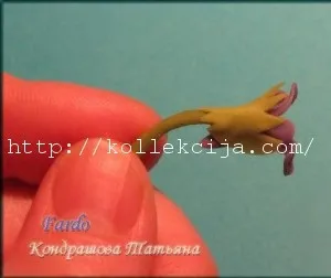 Фіалка з полімерної глини