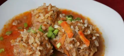 Їжачки в духовці з підливою - рецепти з фаршу з рисом або гречкою, в сметанному і томатному соусі (духовці) Їжачки в духовці з підливою - рецепти з фаршу з рисом або гречкою, в сметанному і томатному соусі