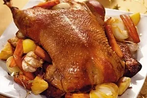 Гусь, фарширований картоплею - рецепти кулінарії (картоплею) Гусь, фарширований картоплею - рецепти кулінарії