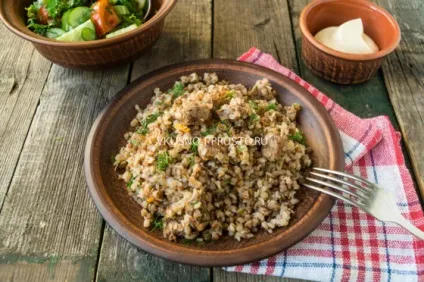 Гречка по-купецькому зі свининою (російська кухня) Гречка по-купецькому зі свининою