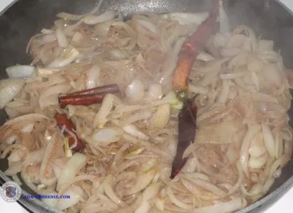 Індійський каррі - гострий, пряний і дуже ароматний (масла появи запаху) Індійський каррі - гострий, пряний і дуже ароматний