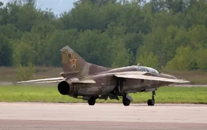 Історія зірок радянської авіації су-17 і мить-23 як вони вплинули на сучасні літаки, політпазл (сучасний літак) Історія зірок радянської авіації су-17 і мить-23 як вони вплинули на сучасні літаки, політпазл