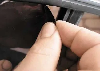 Як швидко зняти стару тонування зі скла автомобіля легка справа