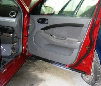 Не знаю як підключити підсвічування дверей (Chevrolet Lacetti Wagon) Не знаю як підключити підсвічування дверей