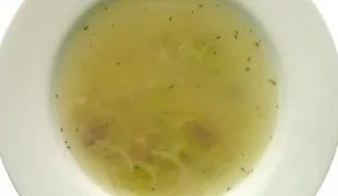Як освітлити курячий бульйон