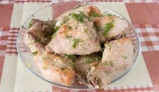 Як освітлити курячий бульйон
