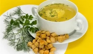 Як освітлити курячий бульйон
