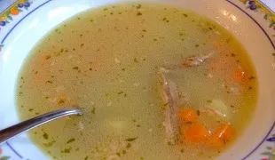 Як освітлити курячий бульйон