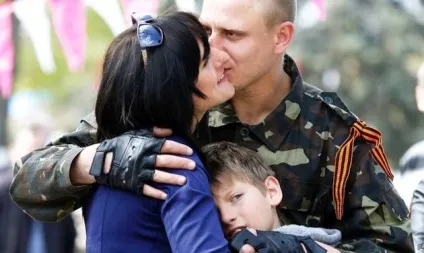 Яке щастя - чути тишу! Диванні війська (розлук) Яке щастя - чути тишу! диванні війська
