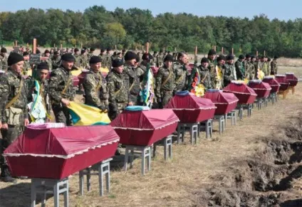 Яке щастя - чути тишу! Диванні війська (спокійно) Яке щастя - чути тишу! диванні війська
