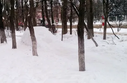 Як побудувати гірку зі снігу