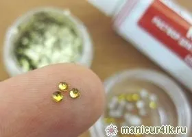 Як правильно наклеювати стрази на нігті (стрази) Як правильно наклеювати стрази на нігті
