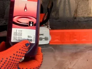 Як правильно розвести бензин для садової техніки