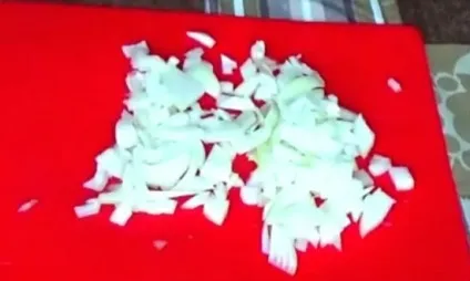 Як приготувати улюблене російське блюдо - щі зі свіжої капусти (морква Шаткуємо капусту) Як приготувати улюблене російське блюдо - щі зі свіжої капусти