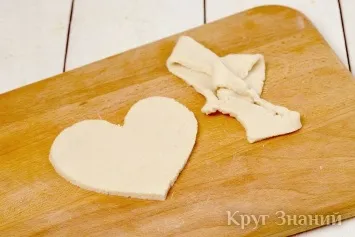 Як зробити сувенірні сердечка з солоного тіста - коло знань (тесту) Як зробити сувенірні сердечка з солоного тіста - коло знань