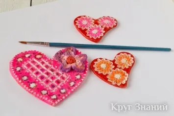 Як зробити сувенірні сердечка з солоного тіста - коло знань (сувенірні) Як зробити сувенірні сердечка з солоного тіста - коло знань