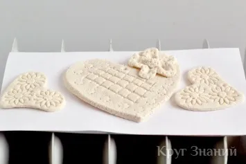 Як зробити сувенірні сердечка з солоного тіста - коло знань (солоного) Як зробити сувенірні сердечка з солоного тіста - коло знань