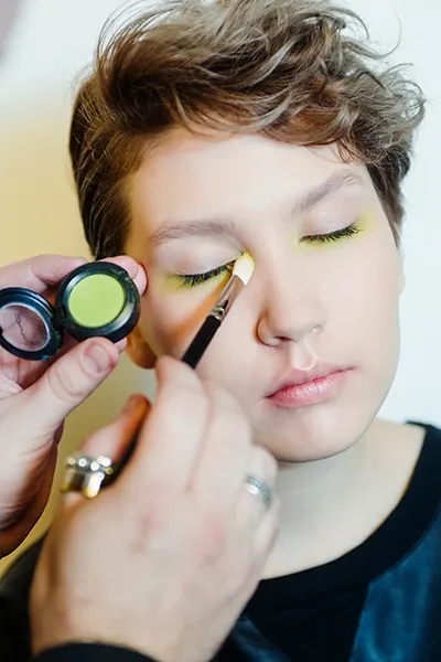 Як зробити модні смоки-айз покроковий урок, beauty insider (mac) Як зробити модні смоки-айз покроковий урок, beauty insider