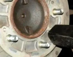 Як зняти гальмівний барабан niva chevrolet (опущений упору вниз) Як зняти гальмівний барабан niva chevrolet
