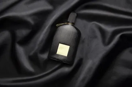 Як видалити запах парфумів з одягу 5 секретів досвідченої господині (духів) Як видалити запах парфумів з одягу 5 секретів досвідченої господині