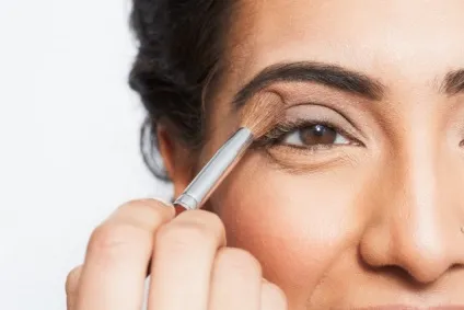 Як виглядати свіжо, якщо не виспалася 8 makeup-Лайфхак для освіжаючого макіяжу (шкіри навколо очей) Як виглядати свіжо, якщо не виспалася 8 makeup-Лайфхак для освіжаючого макіяжу