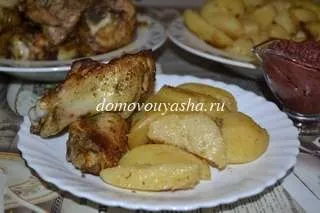 Як смачно приготувати домашню курку шматочками з картоплею в духовці, народні знання від