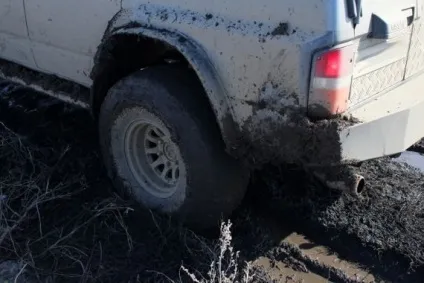 Як витягнути машину з грязі одному 9 рад - твій АВТОПУЛЬС (одному) Як витягнути машину з грязі одному 9 рад - твій АВТОПУЛЬС