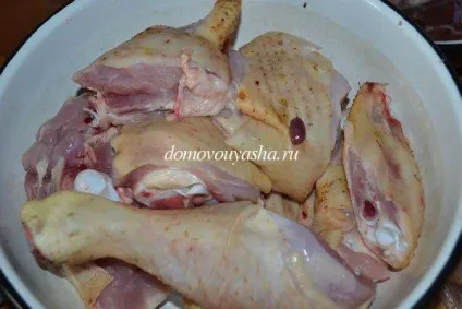 Як смачно приготувати домашню курку шматочками з картоплею в духовці, народні знання від