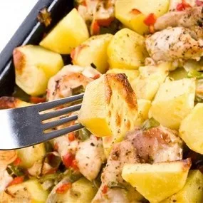 Картопля з м'ясом в духовці прості рецепти з фото, кулінарія, статті (знадобиться половина кілограма) Картопля з м'ясом в духовці прості рецепти з фото, кулінарія, статті