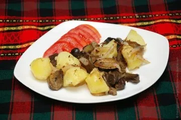 Картопля з грибами - смачне сезонне блюдо для сніданку