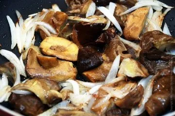 Картопля з грибами - смачне сезонне блюдо для сніданку