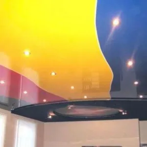 Однорівневі двоколірні натяжні стелі - особливості та фото варіантів застосування (однорівневі) Однорівневі двоколірні натяжні стелі - особливості та фото варіантів застосування